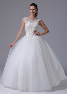 Scoop Wedding Dress With Appliques Decorate Bust Tull