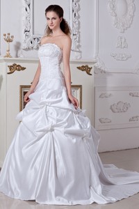 Elegant Princess Strapless Court Train Taffeta Embroidery Wedding Dress