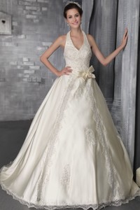 Fashionable princess Halter Brushsweep Satin Lace And Beading Wedding Dress