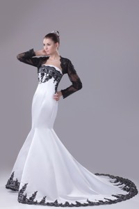 Strapless Mermaid Court Train Bridal Gowns Decorated with Black Lace Flowers 