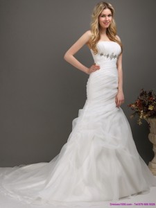 Fashionable Strapless Wedding Dress With Ruching And Paillette