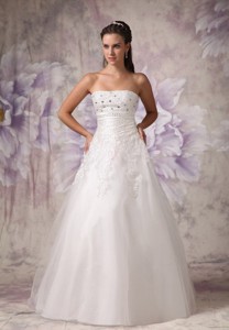 Beautiful Strapless Floor-length Tulle Beading Wedding Dress