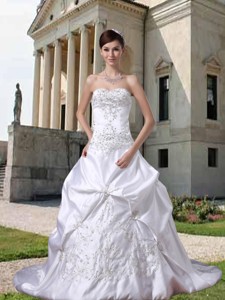 White Strapless Princess Brush Train Wedding Dress With Embroidery
