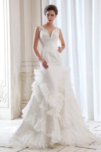 Luxurious Mermaid V-neck Court Train Organza Beading and Appliques Wedding Dress 