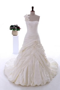 Exquisite Hand Made Flowers Wedding Dress With Brush Train