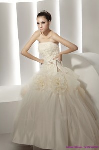 Popular Ruffled White Wedding Dress With Rolling Flowers