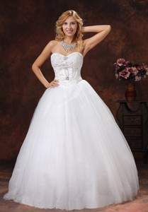 Beaded Decorate Sweetheart Neckline Tulle Floor-length Wedding Dress