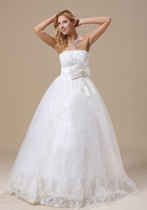 Appliques With Beading Bowknot Strapless Floor-length Wedding Dress