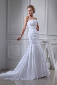 Court Train Strapless Ruched White Wedding Dress with Beading 
