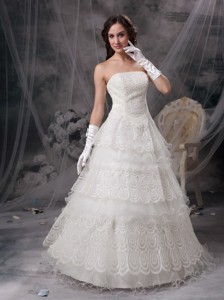 Fashionable Strapless Floor-length Taffeta And Lace Wedding Dress