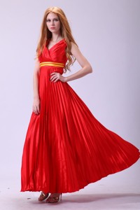 Red Empire V-neck Beaded Decorate Shoulder Prom Dress with Pleats