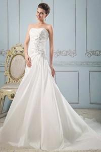 Luxurious Princess Strapless Wedding Dress With Appliques And Ruch