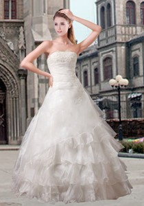 Fashionable A Line Strapless Wedding Dress