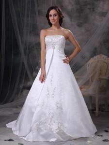 White Strapless Court Train Satin Embriodery Wedding Dress