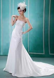 Appliques Decorate Bust Unique Wedding Dress With Strapless Chiffon