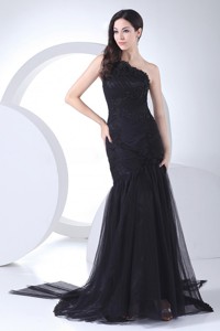 Appliques And Ruching Decorate Bodice One Shoulder Black Tulle And Taffeta Prom Dress Brush