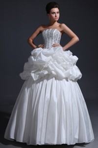 Strapless Ball Gown Beaded Decorate Bodice Taffeta Wedding Dress 