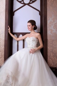 Sweetheart Floor-length Beading Tulle Wedding Dress