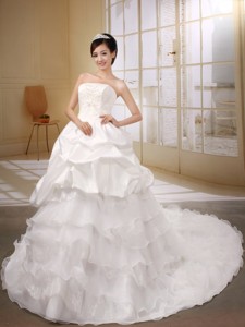 Backnang Germany Ruffled Layers Decorate Strapless Princess Organza and Taffeta White Wedding Dress 