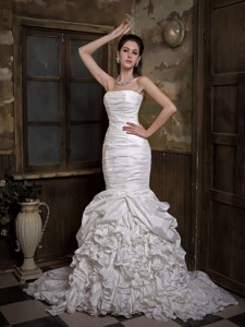 Fashionbale Mermaid Strapless Court Train Taffeta Ruch and Ruffles Wedding Dress 