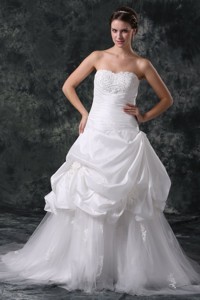 Luxurious Sweetheart Appliques And Beading Lace Up Wedding Dress