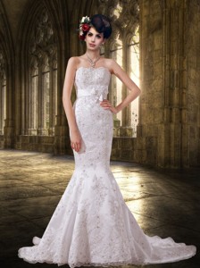 Mermaid Lace Strapless Fashionable Wedding Dress With Court Train