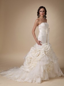 Beautiful Strapless Chapel Train Satin And Organza Appliques Wedding Dr