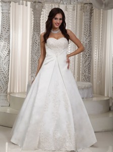 Elegant Sweetheart Floor-length Satin Lace Wedding Dress
