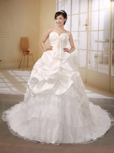 Princess Chapel Train Sweetheart Neckline Pick-ups Decorate Taffeta Organza and Lace Wedding Dress P