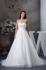 Sweetheart Appliques Tulle Wedding Dress