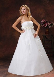 Hand Made Flowers Decorate Bust Floor-length Strapless Tulle And Satin Wedding Dress