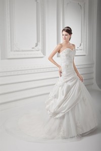 Sweetheart Appliques Ruching Tulle Wedding Dress