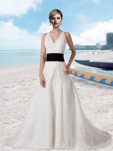 Luxurious Lace Halter Appliques Wedding Dress with Court Train 