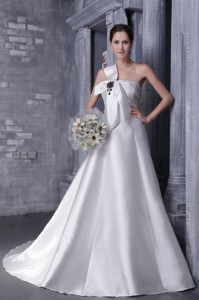 White Princess Srapless Chapel Train Satin Beading And Bowknot Wedding Dress