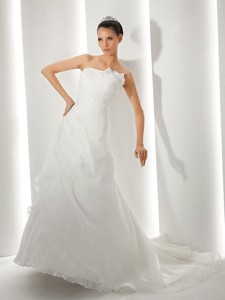 Unique Brush Train Ruching White Wedding Dress With Appliques