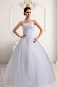 Fashionabale A Line Strapless Beading Wedding Dress With Lace