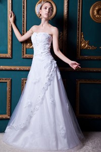 Formal Strapless Floor-length Tulle And Taffeta Appliques Wedding Dress