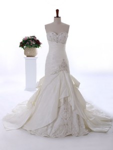 Custom Made Embroidery Wedding Dress With Court Train