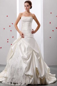 Fashionable Strapless Applqiues And Ruch Wedding Gowns With Lace And Taffeta In