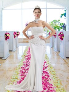 Elegant Strapless Laced Wedding Dress With Court Train