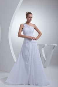 Appliques and Ruching Dedcorated One Shoulder Sheath Wedding Gowns 