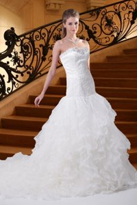 Mermaid Strapless Court Train Fashionable Wedding Dress with Appliques 