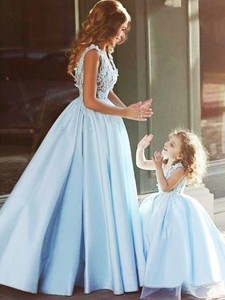 Luxurious V Neck Satin Prom Dress with Appliques and Most Popular Big Puffy Little Girl Dress with S