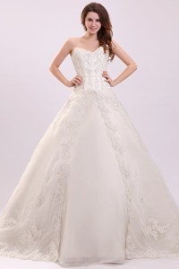 Sweetheart Ball Gown Appliques Decorate Wedding Dress with Train 