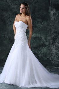 Sweetheart Beading Tulle Wedding Dress With Court Train