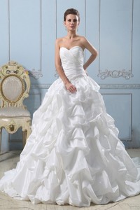 Ball Gown Fashionable Sweetheart Wedding Dress Pick-ups With Ruched Bodice For Wedding Party