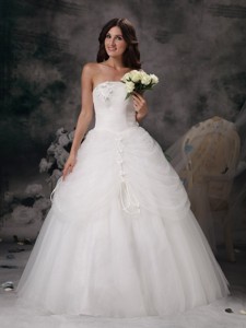 Remarkable Strapless Floor-length Tulle Hand Made Flowers Wedding Dress