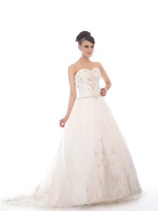 White Sweetheart Chapel Train Bridal Gowns with Beading and Appliques 