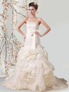 Mermaid Strapless Luxurious Wedding Dress With Appliques
