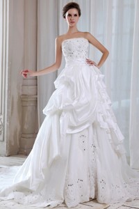 Elegant Strapless Chapel Traintaffeta Lace And Beading Wedding Dress